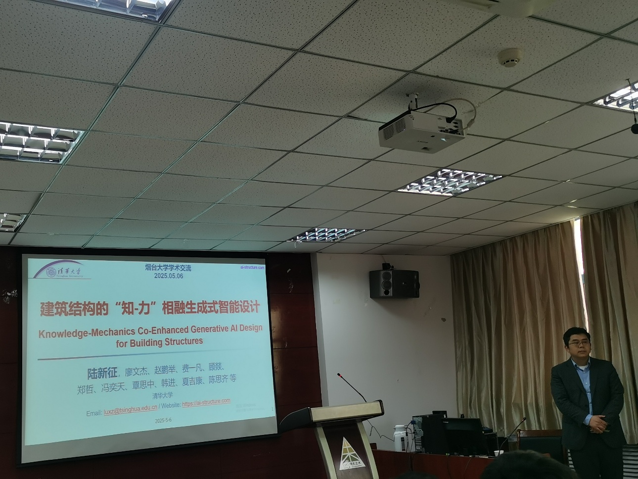 图片包含 室内, 天花板, 房间, 桌子AI 生成的内容可能不正确。