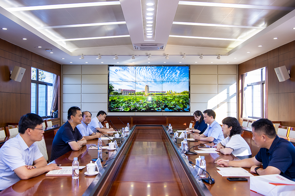 湖北大学党委副书记侯勇一行来校访问