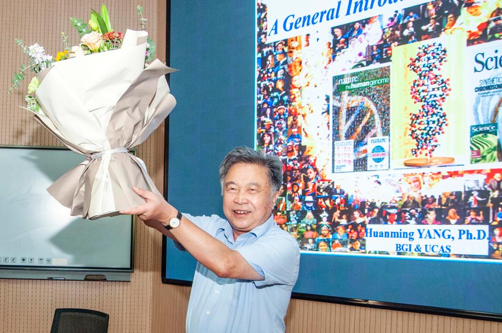 中国科学院院士杨焕明教师节走进烟大课堂 与青年学子分享基因组的简史